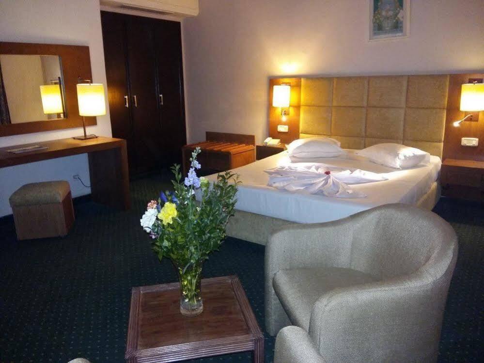 Hotel Ibn Khaldoun Τύνιδα Εξωτερικό φωτογραφία